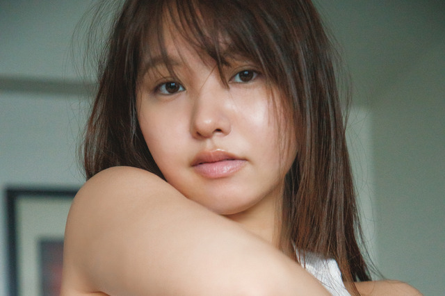 本郷柚巴「圧倒的ゆずボディ」解放した3rd写真集 画像
