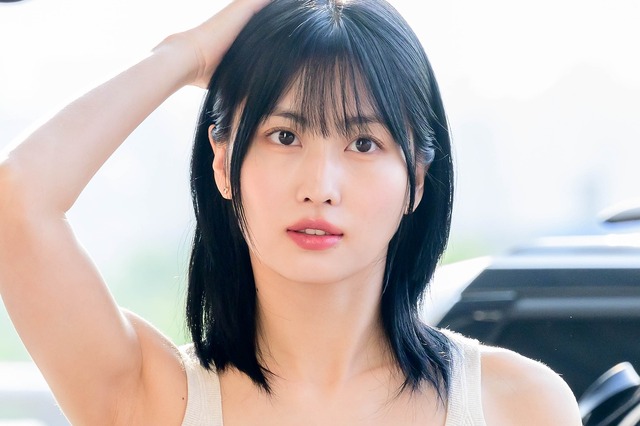 TWICE・モモ、“無防備な美しさ”でファン虜に！大胆な美肩露出に反響の嵐「メロメロ」「天才」【PHOTO】 画像