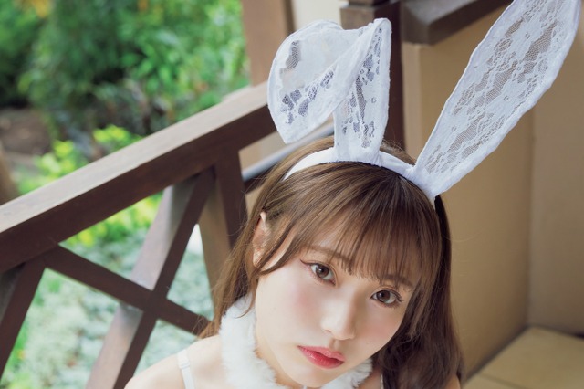 元NGT48・川越紗彩、“白バニー”風のランジェリーショット！1st写真集未公開カットを披露 画像