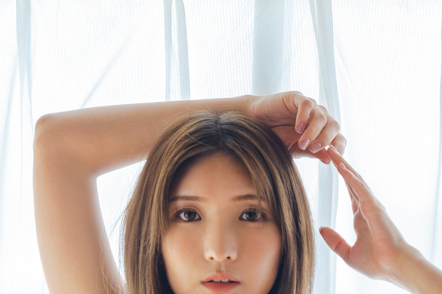 “軽トラ女子”三田悠貴、Gカップバスト際立つランジェリー姿を公開！ 画像