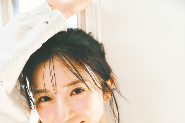 35歳女優・入来茉里、レースランジェリーで美谷間チラ見せ！ 画像