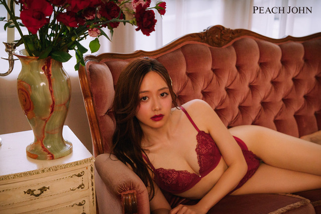森香澄、色気たっぷりランジェリーを上品に着こなし！“ピーチ・ジョン”冬シーズンのビジュアル公開 画像