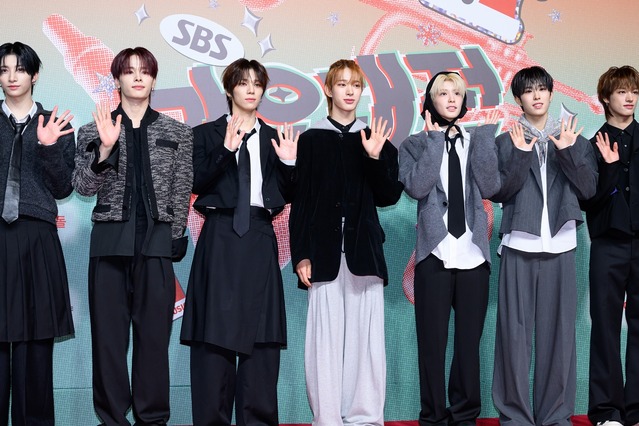 NEXZ、TWICE・Stray Kids・NiziUら“JYPファミリー”との豪華オフSHOT公開！「美男美女だらけ」【PHOTO】 画像