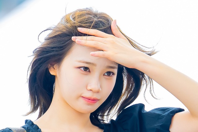 「え？髪が薄くなったと思った」LE SSERAFIM・チェウォンの大胆すぎるヘアスタイル、一部から心配の声も【PHOTO】 画像