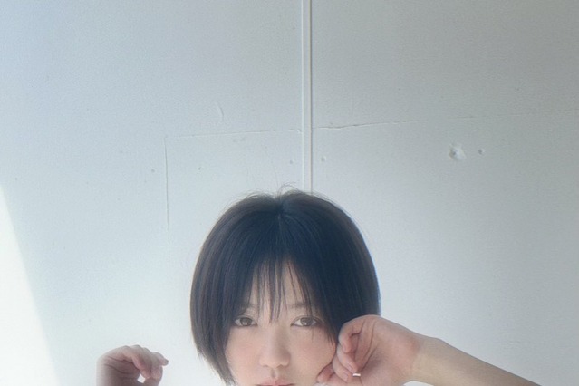 大原優乃、“純白シースルー衣装”でデビュー16周年を報告！「感謝の気持ちでいっぱい」 画像