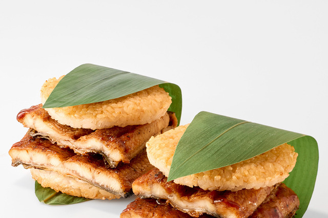 モス、6,000円の高級バーガーを明日発売！ミシュラン三つ星店監修「炭焼き国産鰻重バーガー」1,000セット限定で登場 画像