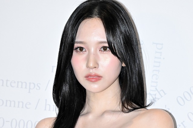 「着てないように見える」TWICE・ミナ、ヌードトーンのドレス姿が魅惑的…“女神級の美貌”に釘付け！【PHOTO】 画像