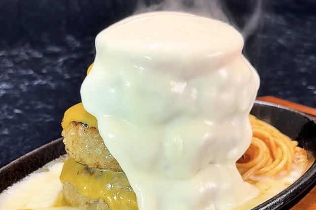 たっぷりチーズがたまらない！ステーキ宮、25日より「チーズヴェールハンバーグ」販売 画像