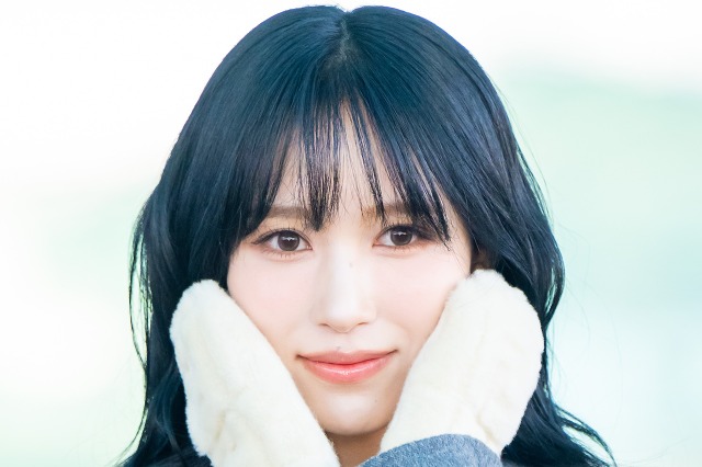 TWICE・ミナ、“ぱっつん前髪”で可愛さ限界突破！あふれる透明感に「リアル天使」「黒髪最強…」の声【PHOTO】 画像