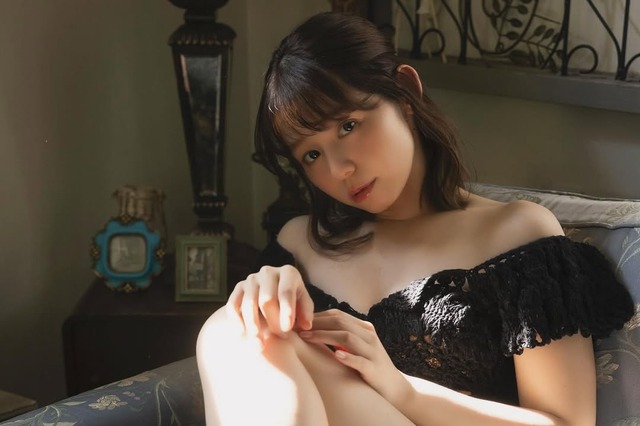 小池里奈、太ももセクシーすぎるカレンダーアザーカット披露！ 画像