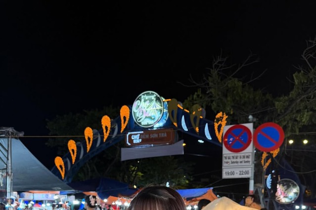 白間美瑠、写真集ロケ地のオフショットを大量公開「ベトナムの夜は、カラフルでキラキラしていて素敵」 画像