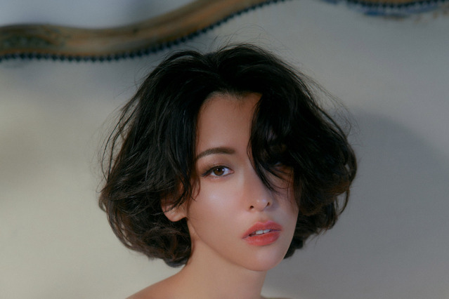 奈月セナ、ランジェリー姿で様々な時代の“マドンナ像”を表現！「新しい自分を見つけるような撮影でした」 画像