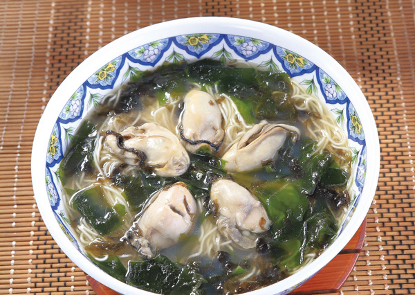 広島産Lサイズ牡蠣使用！揚州商人、人気メニュー「冬かきラーメン」の牡蠣を12月よりボリュームアップ 画像