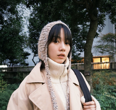 のん、“冬コーデ散歩”オフショにファン悶絶！「可愛さ100倍」「な、なんて、可愛らしいんでしょう。。」 画像