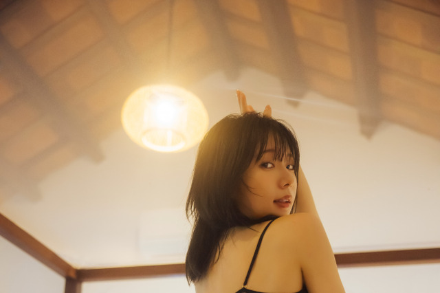 #2i2・奥ゆい、ベトナム・ダナンで“旅するグラビア”！Tバックランジェリー姿も収録した1st写真集が発売決定 画像