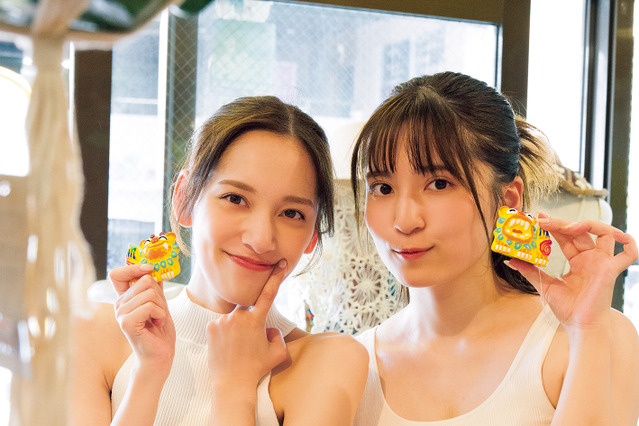 都丸紗也華＆都丸亜華梨、姉妹で薄着タンクトップ姿！宮古島でリラックスした表情見せる 画像