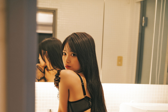 SKE48・入内嶋涼、ランジェリー姿の妖艶なバックショット！セクシーな1st写真集裏表紙が公開 画像