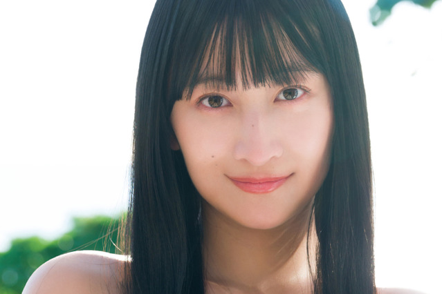 榎原依那、レアなロングヘアー姿！艶やか黒髪でバストを隠した衝撃カットが公開 画像