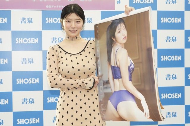 山田かな、新作カレンダーでは美ヒップ眩しい振り向きカットがお気に入り！ 画像