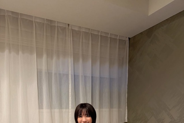 大原優乃、上品なキャミドレス姿で魅力全開！映画イベントの前夜祭オフショを披露 画像