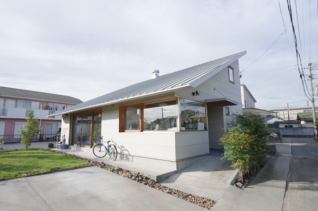 建築家が自宅を実験台に！予算1800万円で実現した“ほとんど壁のない”ローコストハウス『住人十色』 画像