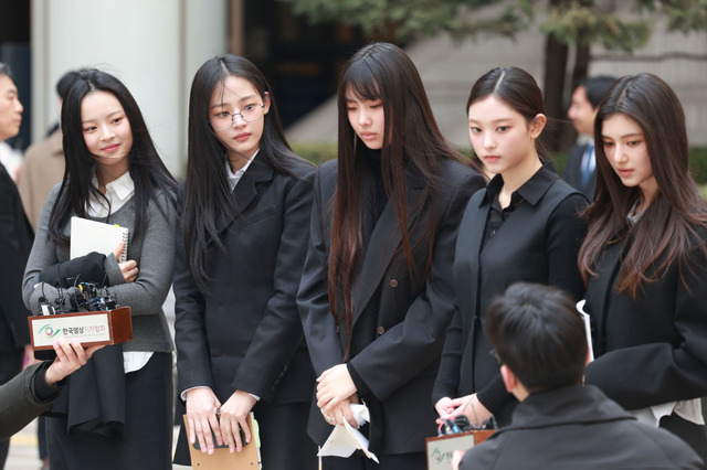 【コラム】“電撃復帰”NewJeansの2025年を振り返る、完全復活の鍵は「ミン・ヒジン超え」か 画像