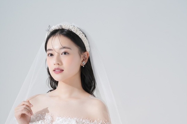 来期朝ドラ『風、薫る』主演・上坂樹里、美しすぎるウェディングドレス姿に反響！「世界一の花嫁さん」「ドレス似合いすぎてます」 画像