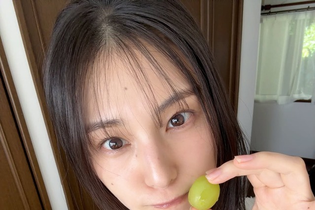 元乃木坂46・相楽伊織、美谷間チラ見せ！セクシーなオフショットを披露 画像