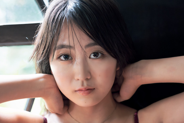 福井梨莉華、水着から溢れるマシュマロバスト！「SPA!」表紙でグラマラスボディ披露 画像