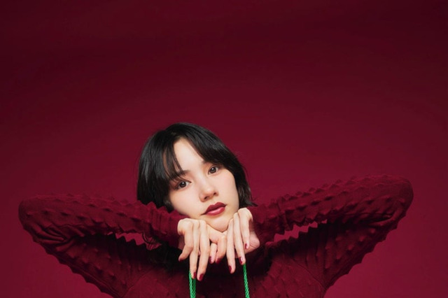 のん、ワインレッドのクリスマスコーデ姿にファン歓喜「最高のプレゼント」 画像