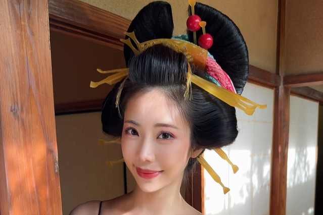 鈴木ふみ奈、セクシーすぎる“花魁グラビア”オフショ公開！ 画像