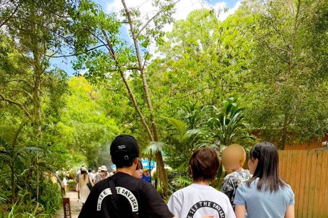 渡辺満里奈、夫・名倉潤とペアルック！年末年始のオーストラリア旅行ショット公開 画像