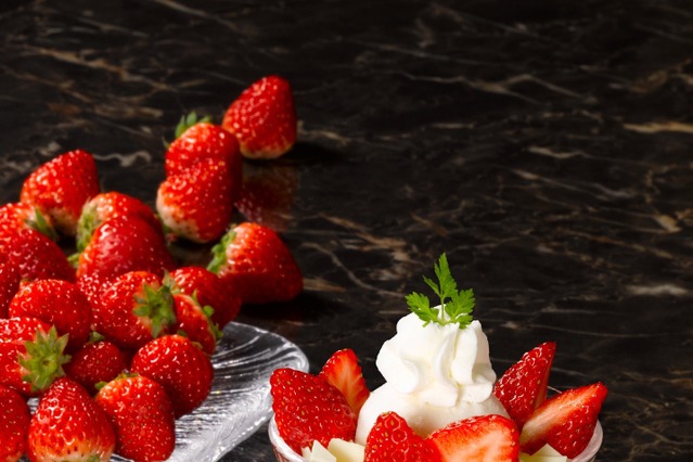 いちごの“パフェ”から“パイ・ア・ラ・モード”まで！ロイヤルホスト、国産イチゴが堪能できるデザートを15日より販売 画像