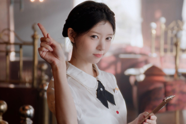 ILLIT、クラシカルな制服姿で新曲歌唱！日本2作目のデジタルシングル『Sunday Morning』MVティザー公開 画像