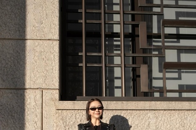 村重杏奈、カッコ良すぎる革ジャン&サングラス姿に！仕事モード全開の投稿をファン絶賛 画像