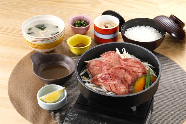 香ばしく焼き上げた牛タンを味わう！和食さと「ごちそう牛タンフェア」1月15日開始 画像