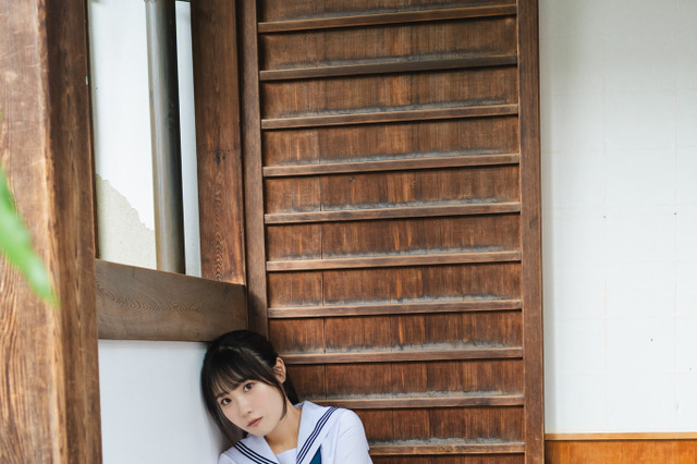 「ラブライブ！」声優・坂倉花、爽やかな制服姿を披露！「遅れてやってきた修学旅行」をコンセプトにした1st写真集が発売決定 画像