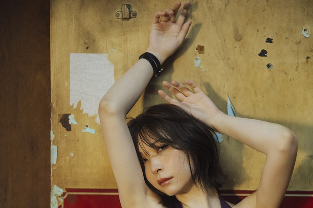 2.5次元モデル・あまつまりな、セクシーすぎるボディスーツ姿！本人史上最大露出に挑戦した5th写真集が発売決定 画像