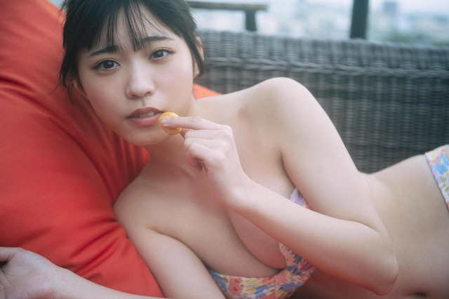 僕が見たかった青空・金澤亜美、自身初のチューブトップビキニに挑戦！1st写真集先行カット公開 画像