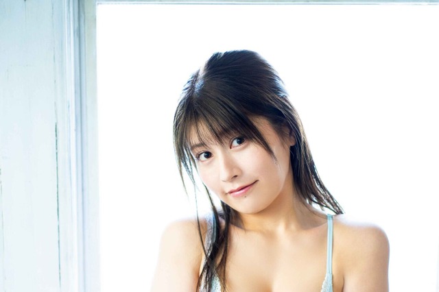 ちとせよしの、キャミソールずらしてランジェリーチラ見せ！『ヤングアニマルWEB』でグラビア披露 画像