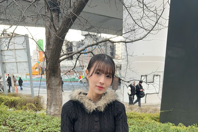 NMB48・安部若菜、美脚目を引くぴったりワンピ！「めっちゃ似合ってる」の声 画像