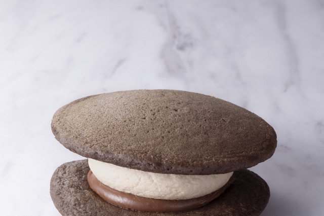 “もっちり食感”クレープから“濃厚”和パフェまで！セブン‐イレブン、バレンタインに向けチョコスイーツを一挙ラインナップ 画像