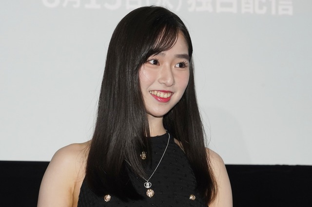 藤岡舞衣、18歳誕生日に父・＆藤岡弘、と密着2ショット！「素敵な親子」の声続々 画像