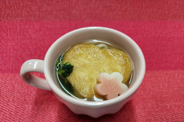 群馬・伊香保温泉石段街で熱々マグカップうどんを堪能！水沢うどん大澤屋が3日より販売開始 画像