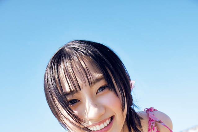 乃木坂46・川﨑桜、フランス舞台の1stソロ写真集が発売決定！キャミワンピ姿の先行カット公開 画像