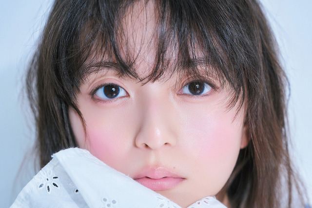 齋藤飛鳥、ガーリーなデニムスタイルで『ar』表紙に登場！「メロあすか」テーマで大人びた表情を収録 画像