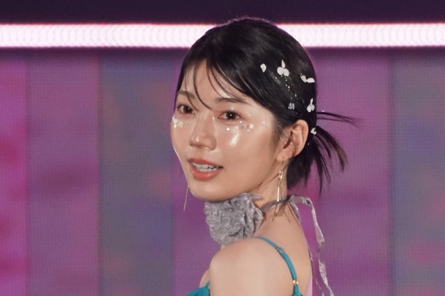 元日向坂46・高本彩花が地元で1日警察署長に！母校も訪問で「胸を張れた日でした」 画像