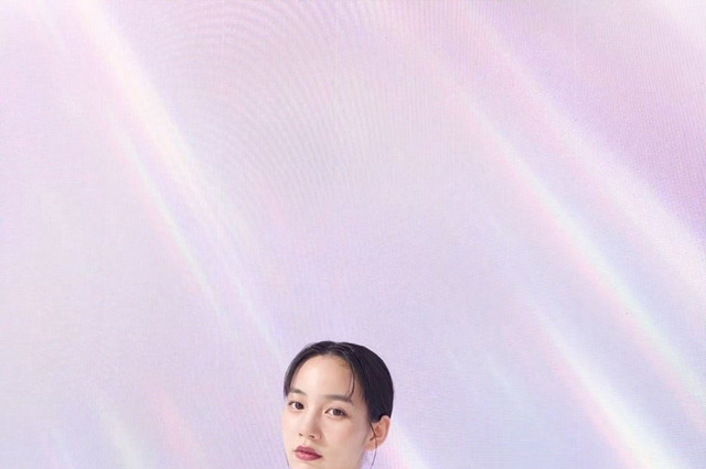 のん、柔らかな光に包まれた透明感あふれる白ワンピ姿にファン「なんと神々しい・・・」 画像