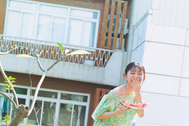 僕青・金澤亜美、自然体な魅力収めた写真集！台湾ロケの先行カットが公開に 画像