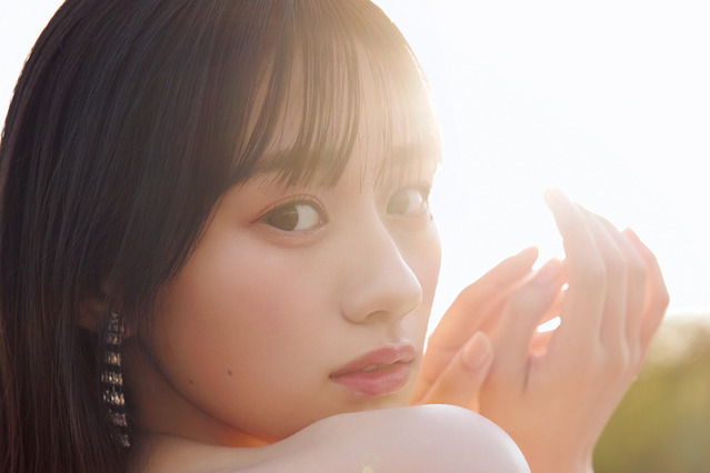 乃木坂46・川﨑桜、1st写真集『エチュード』表紙カット公開！「背伸びをして大人っぽい表情を意識しました」 画像
